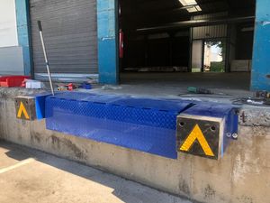 Mechanical Type of Edge <strong>Dock</strong> <strong>Leveler</strong> for Platform Small Edge <strong>Dock</strong> Width Competitive Price - Product Image 2
