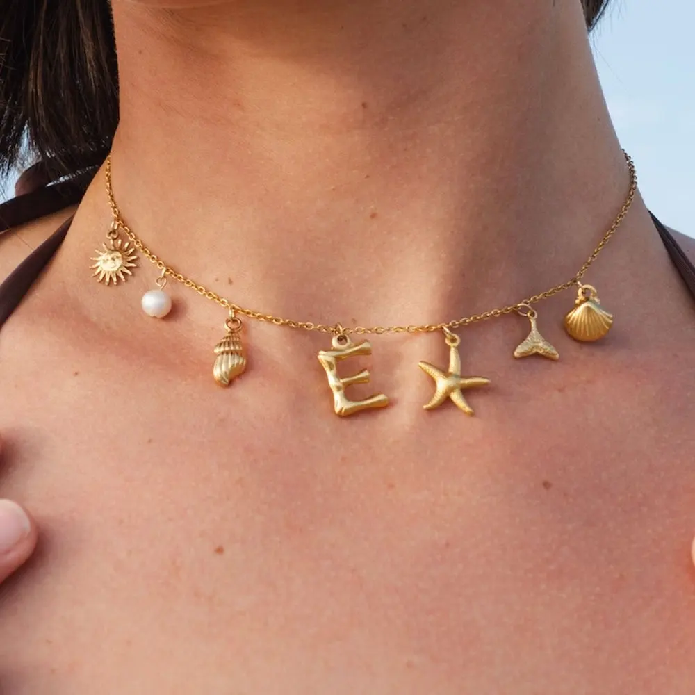 قلادة فتاة راكبة الأمواج سحر البحر البحر قلادة أولية قلادة مجوهرات البوهو للنساء مع المعلقات قذيفة