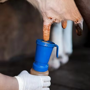 كوب بلاستيكي لغمس حلمات الأبقار قبل وبعد الحلب يباع في 120 دولة مع عينة مجانية - Product Image 1