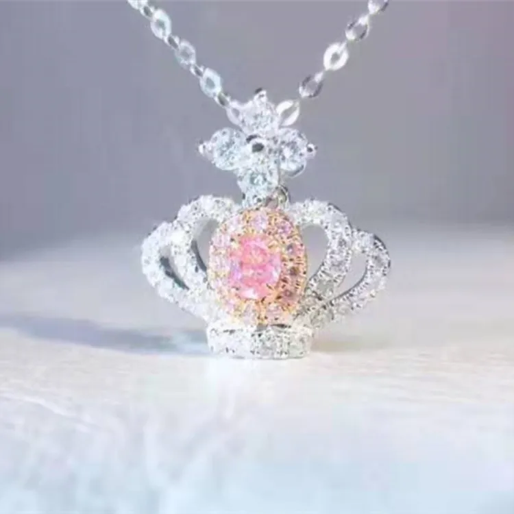 Fine Jewelry Trendy 2023 Custom Crown Diamond Pendant 18k Au750 Gold 0.075ct collana con ciondolo in vero diamante rosa naturale