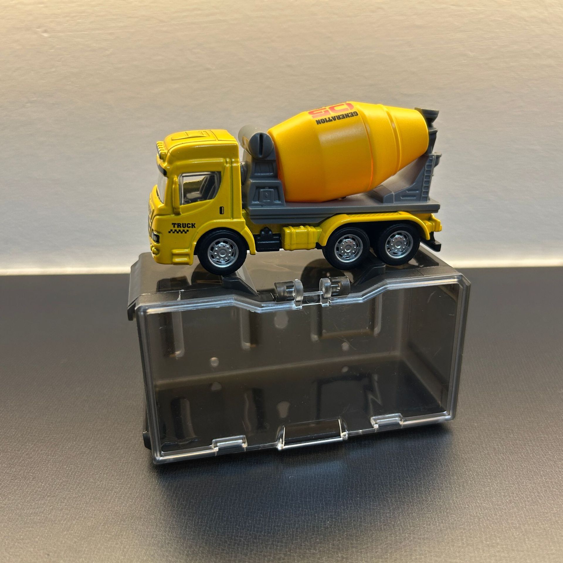Engineering-series mixer truck-single unit with display box