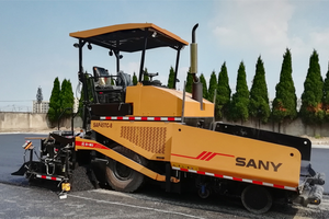 Satılık yeni SANY C8 SSP100C-8 10m asfalt finişer yol makineleri SANY C8 finişer kullanılır