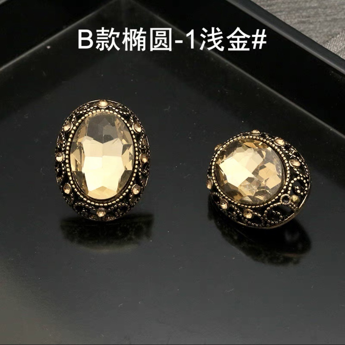 Ovale oro chiaro