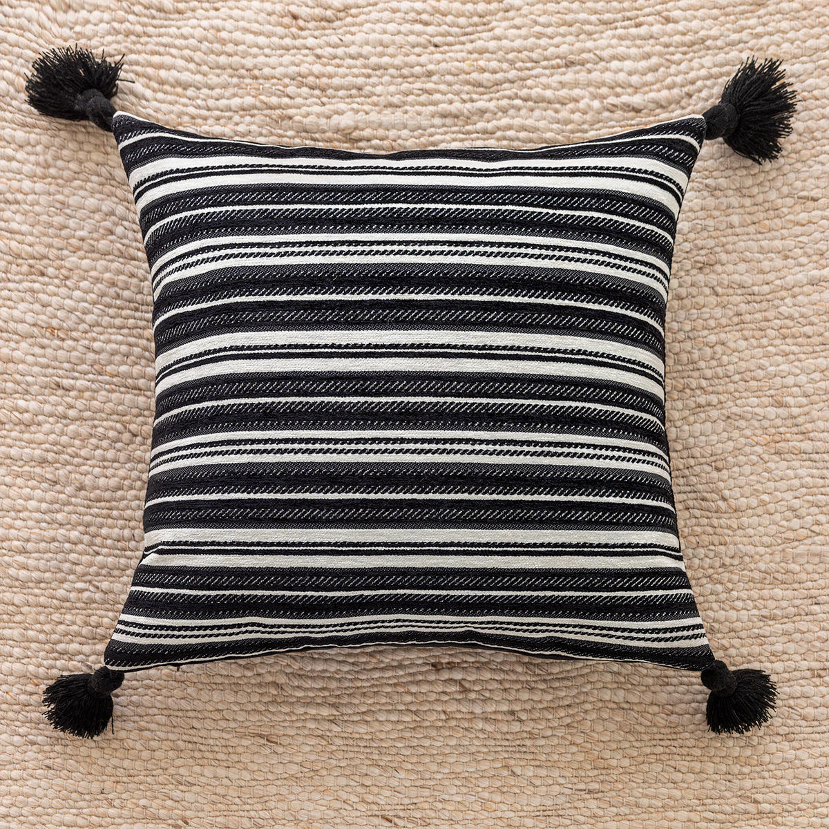 ลายขวางสีดำ