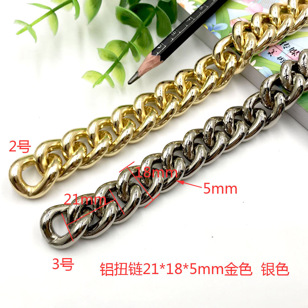 N°2 chaînes de torsion en aluminium, 21*18*5mm, couleur or.
