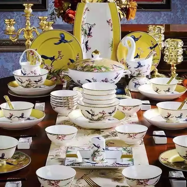 ボウルと皿セット国内の中国の軽い高級食器セット高級ボーンチャイナボウル創造的な宮殿中国風幸せ
