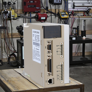 Ultras chnelle Servomotor treiber mit dynamischer Reaktion 0,6 kW bis 3,8 kW mit 20-Bit-Encoder für hochpräzise CNC-Maschinen - Product Image 1