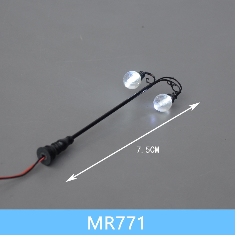 Una lámpara de metal MR771