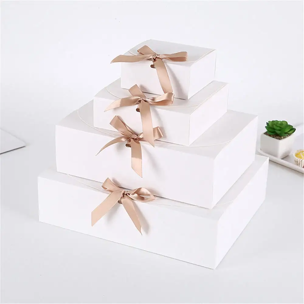 Petite boîte cadeau en papier, boîte d'emballage de bijoux en carton élégante avec ruban, 10 pièces