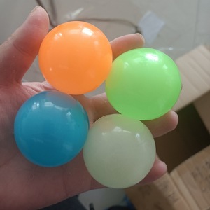 Hot Selling 5cm Glow-in-the-dark Ceiling Sticky Wall Ceiling Relief Stress Sticky Target <strong>Ball</strong>