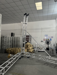 Una linea di forma <span class=keywords><strong>Truss</strong></span> trigot in alluminio trigot traliccio di supporto traliccio per appendere altoparlanti e illuminazione