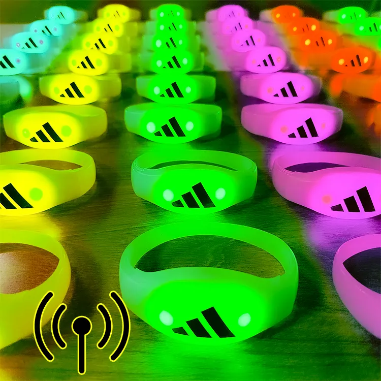 파티 콘서트 이벤트 빛나는 RFID 사운드 활성화 LED 팔찌 DMX 원격 제어 라이트 업 LED 팔찌
