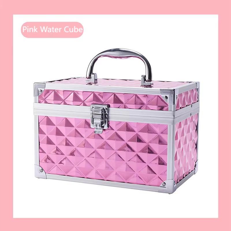 Cubo d'acqua rosa