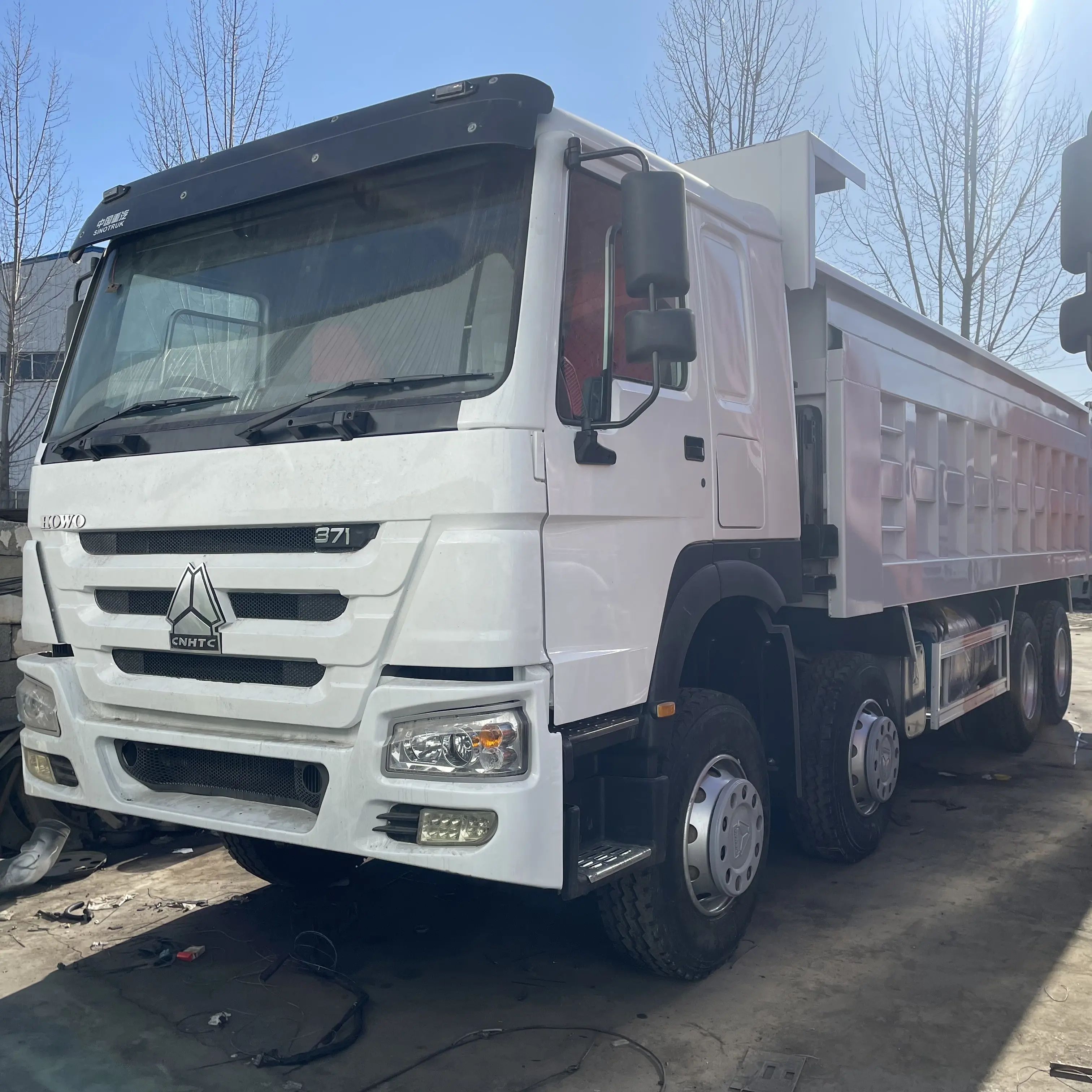 Çin fabrika fiyat kullanılan yeni Howo Sinotruk Conplete damperli kamyonlar 8X4 12 tekerlek 25CBM ağır taşıma mayın damperli dfm kamyon