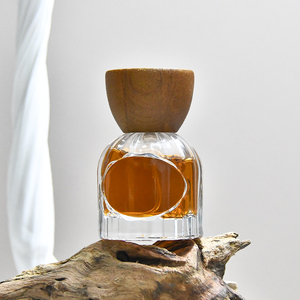 ขวดน้ำหอมขนาดมินิน่ารักขนาดพกพาขวดสเปรย์แก้วใสขนาด30มล. ฝาไม้แบบเป็นลอน - Product Image 4