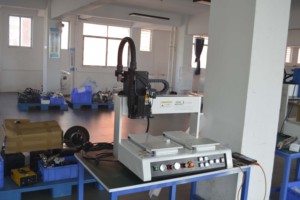 カスタマイズされた3軸または4軸自動高速接着剤アプリケーターディスペンサーロボットCNCプログラミングデスクトップディスペンサー - Product Image 3