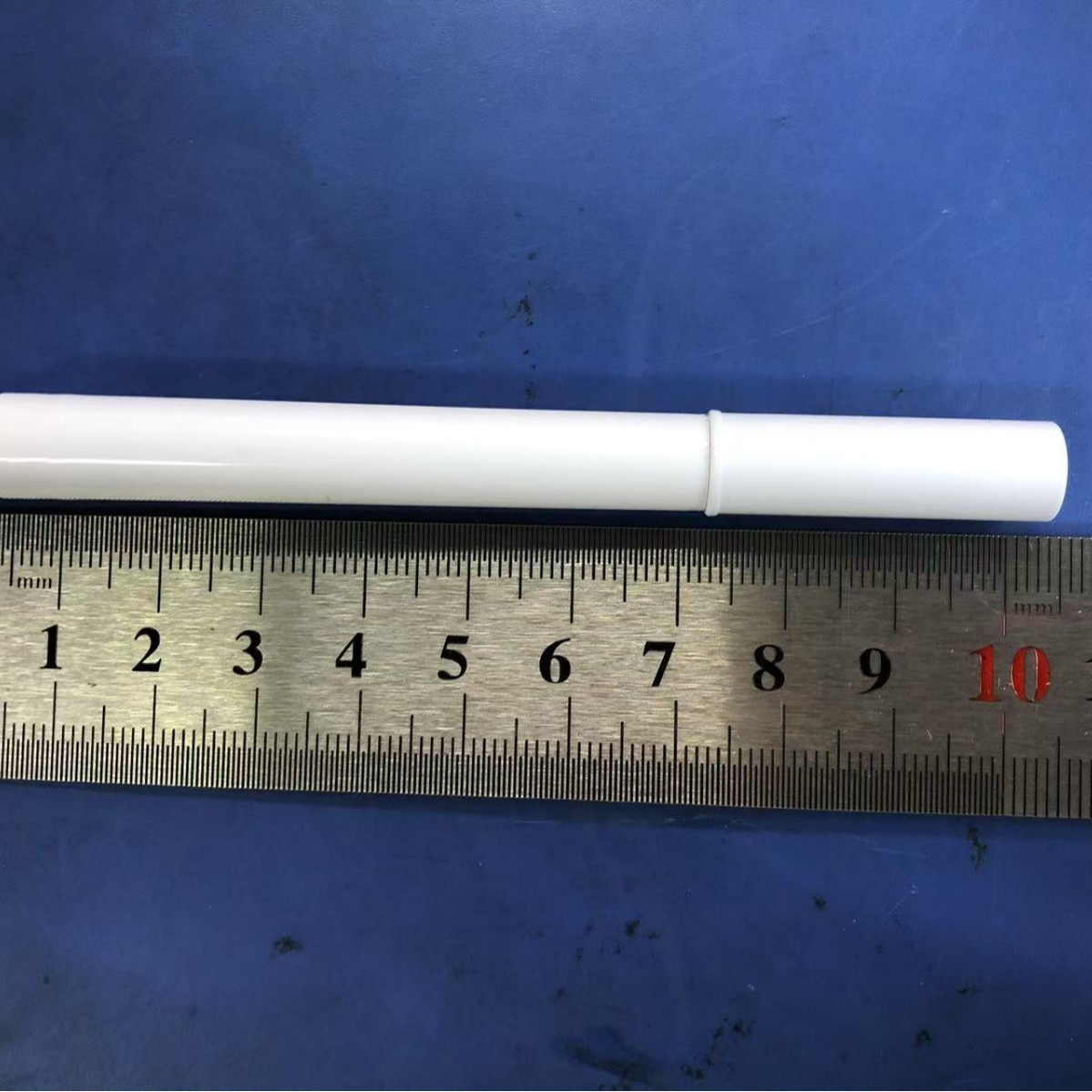 Un solo bolígrafo blanco