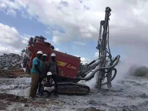 High Quality Mining Open Pit 30m Deep <strong>Blasting</strong> <strong>Hole</strong> 90mm Atlas Copco Technology Crawler Drilling Rig With air Compressor Inbuilt - Product Image 5