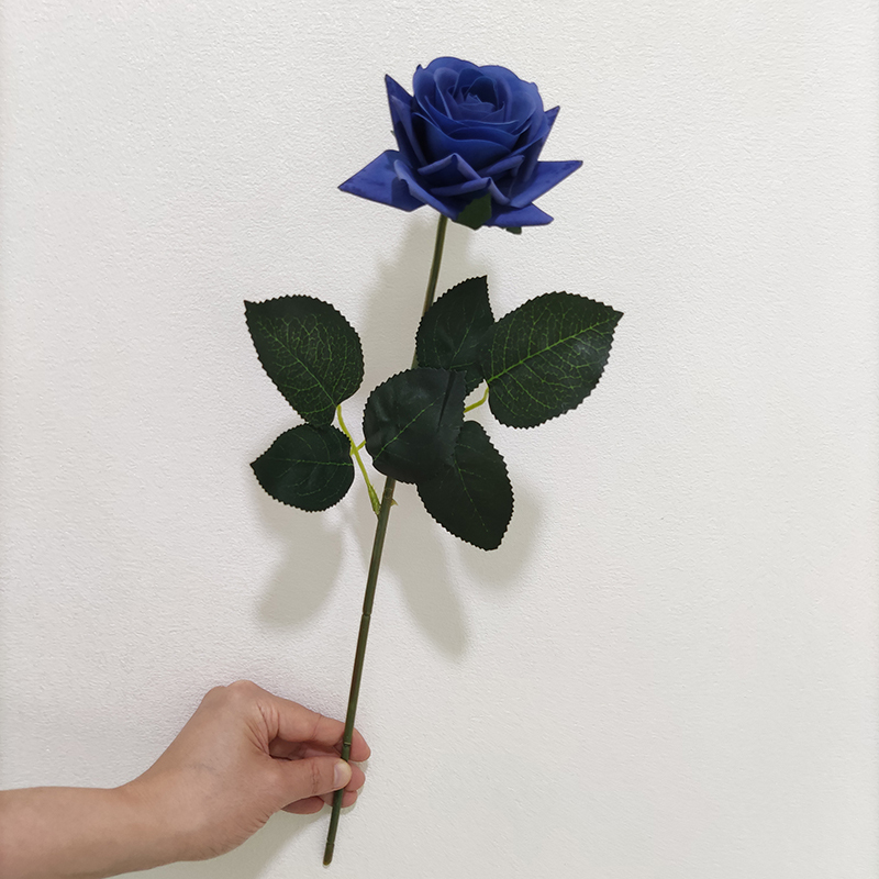 Azul oscuro