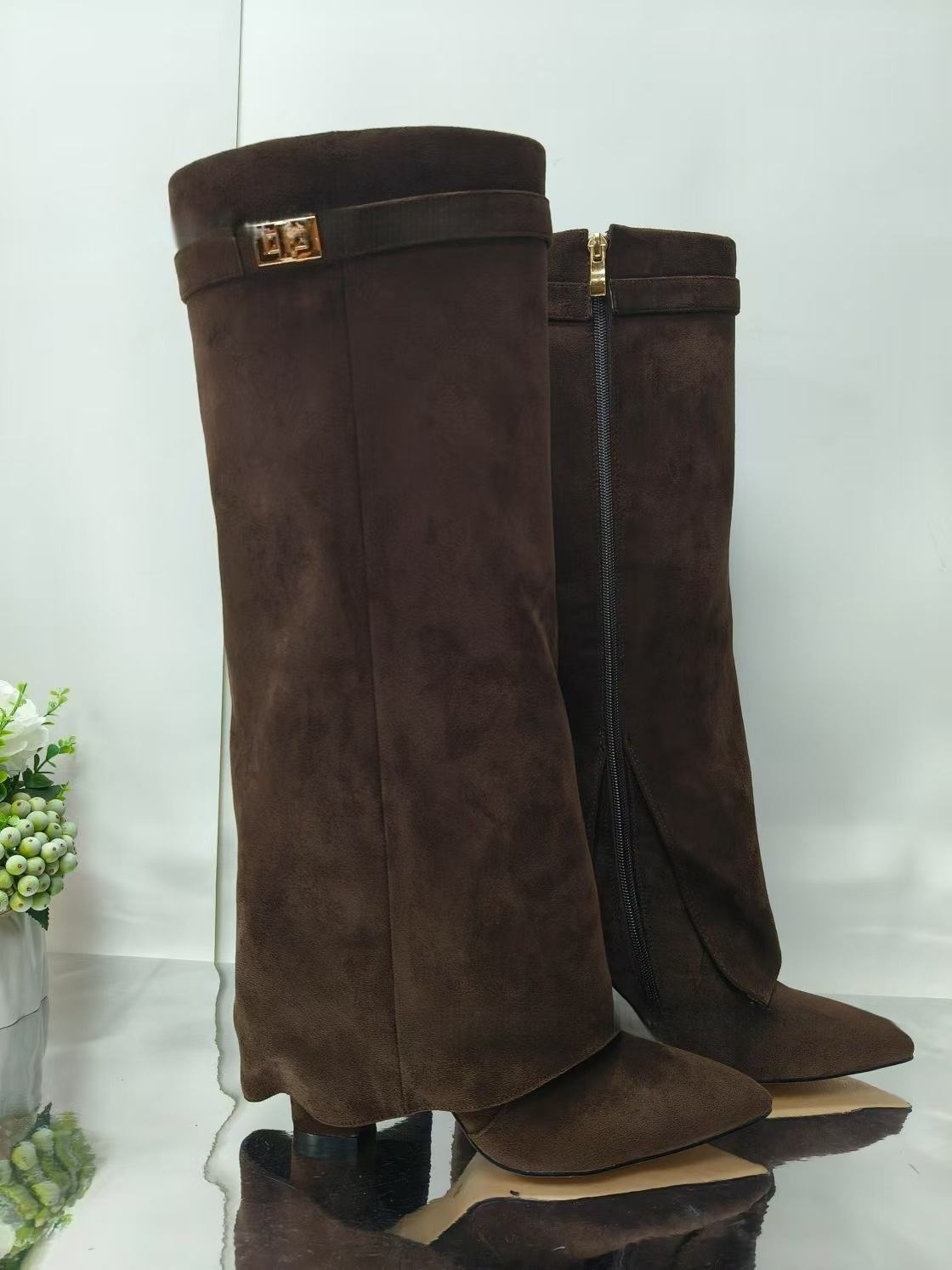 สีน้ำตาล