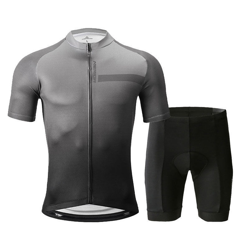 Short sleeve suit