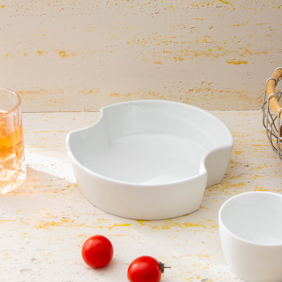 จานสีขาว