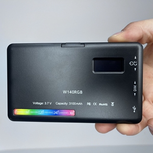 Luz de vídeo LED RGB 140 personalizada, batería recargable incorporada de 8W, luz de cámara LED, panel de luz de vídeo LED a todo color 360 - Product Image 5