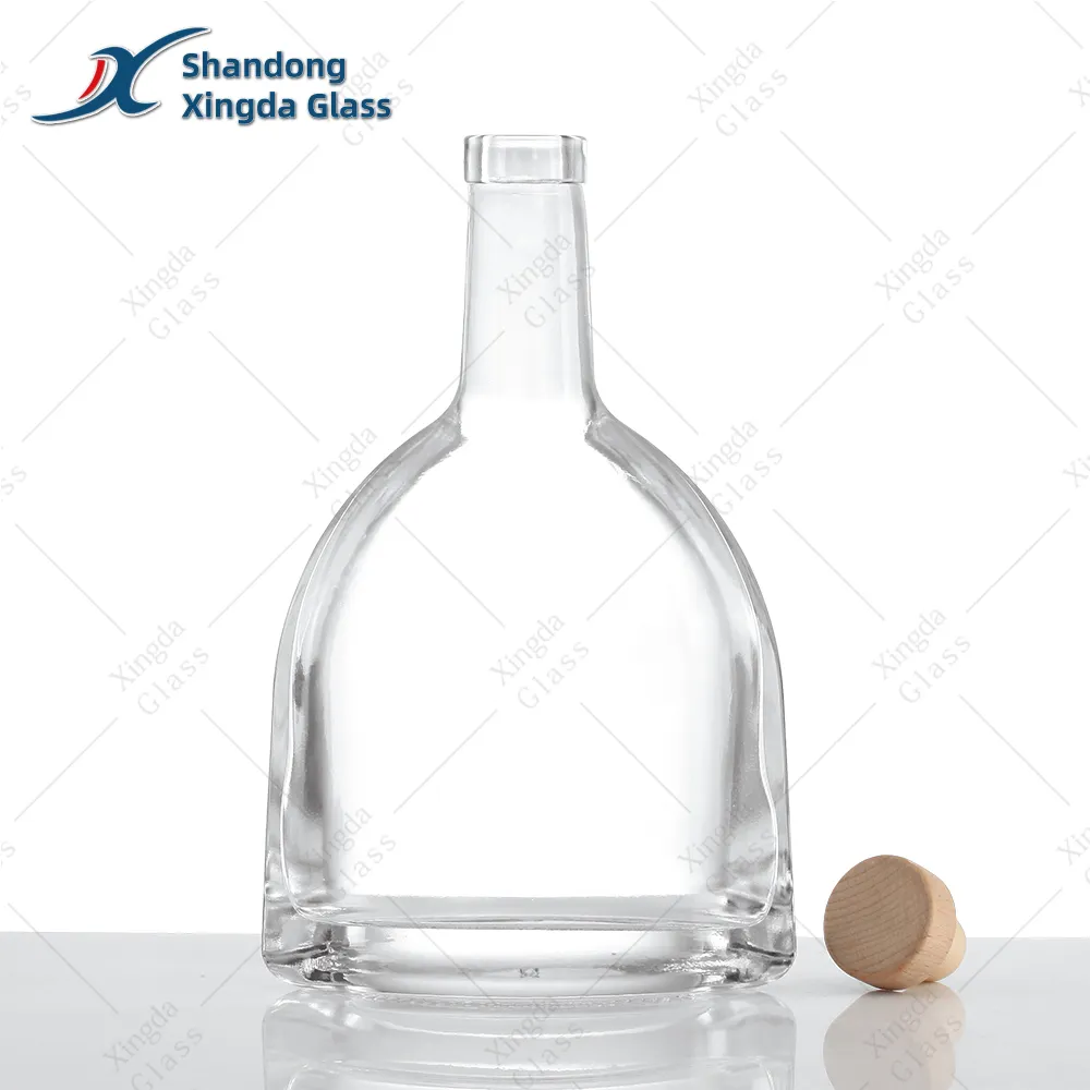 Bán buôn hình dạng độc đáo rỗng mini Glass Wine Bottle rõ ràng Vodka Chai 750ml tinh thần chai Nhà cung cấp