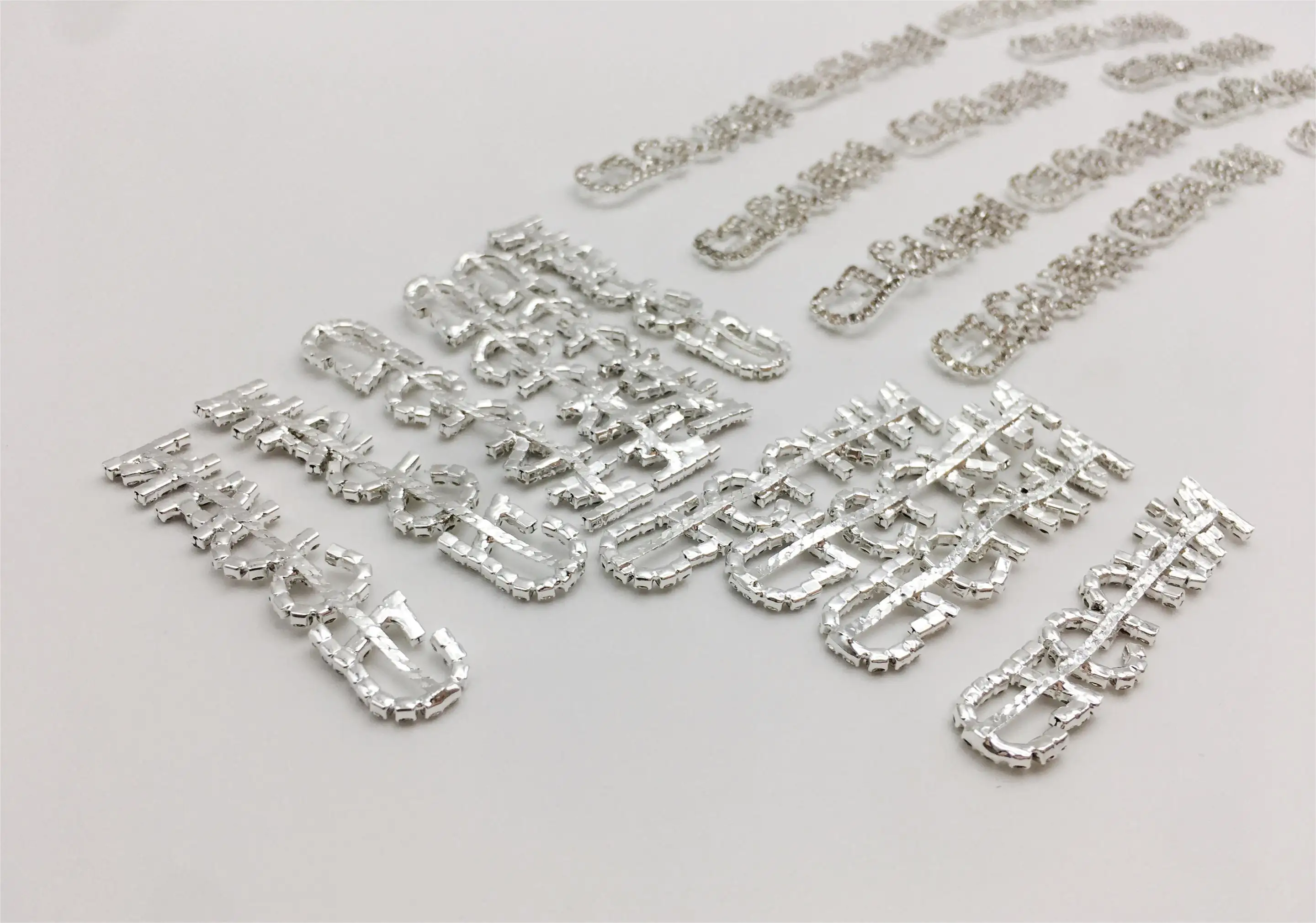 Özelleştirilmiş gümüş mektup su elmas DIY parti takı konfeksiyon aksesuarları için el yapımı küpe ve elmas kolye