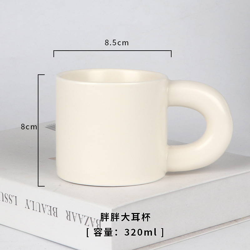 Cream-colored chubby cup print
