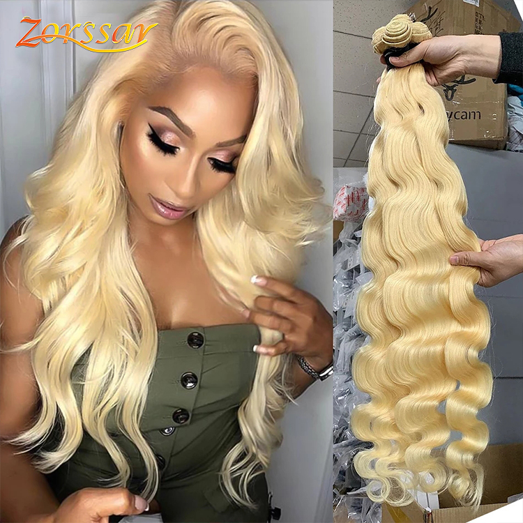 Cheveux blonds ondulés