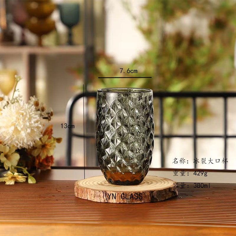 Taza de piña color gris humo.