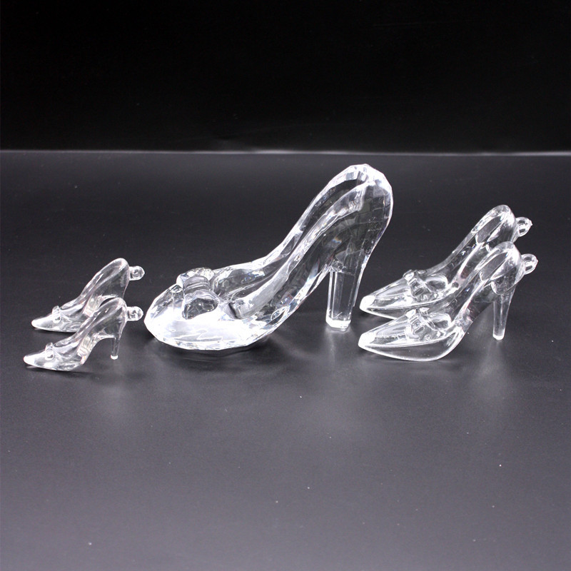 Une chaussure transparente de 11 cm est livrée avec une chaussure de 7 cm ou 5 cm gratuite.