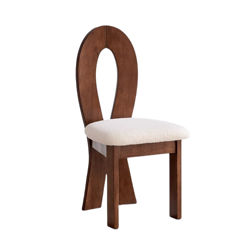 Silla sirena de lana de cordero blanca con estructura de nogal