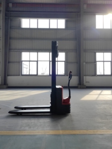 CDD-12G電気スタッカー1.2T容量<span class=keywords><strong>3m</strong></span>リフト48Vバッテリー