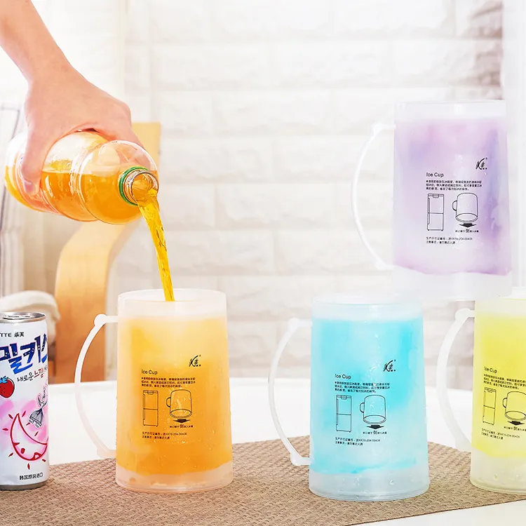 Taza de hielo colorida creativa de verano personalizada, taza de cerveza de plástico reutilizable para bebida fría