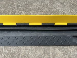 באיכות גבוהה pvc כבל מגן מגב גומי בטיחות הכביש 2/3/5 ערוץ מהירות הדבשת - Product Image 6