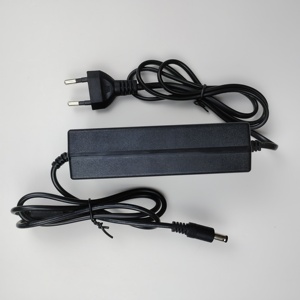 双线交流/DC 100V-240V 9V-24V电源适配器，带12v发光二极管灯条闭路电视监控电源3A-6A桌面电源