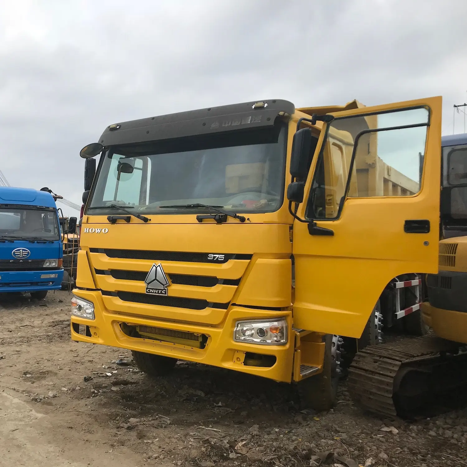 Good price/cheap/Factory Price used HOWO truck loader truck/Earth-moving machinery for sale