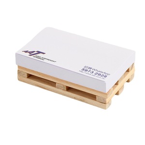 Bloc de notas adhesivas de bloque de papel cubo con logotipo personalizado al por mayor, pequeño palé de madera promocional de alta calidad, Bloc de notas adhesivas