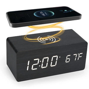 Reloj de escritorio Led diseño de madera carga inalámbrica pantalla Digital de temperatura y humedad para decoración del hogar sala de estar reloj de mesa inteligente - Product Image 6
