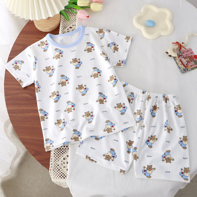 Completo di top e pantaloni con orsetto blu.