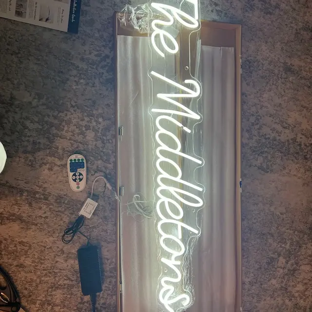 لافتة نيون ليد بقناة بار ستوديو مول للقهوة ثلاثية الأبعاد حرف LED من علامة الاستقبال Mr & Mr