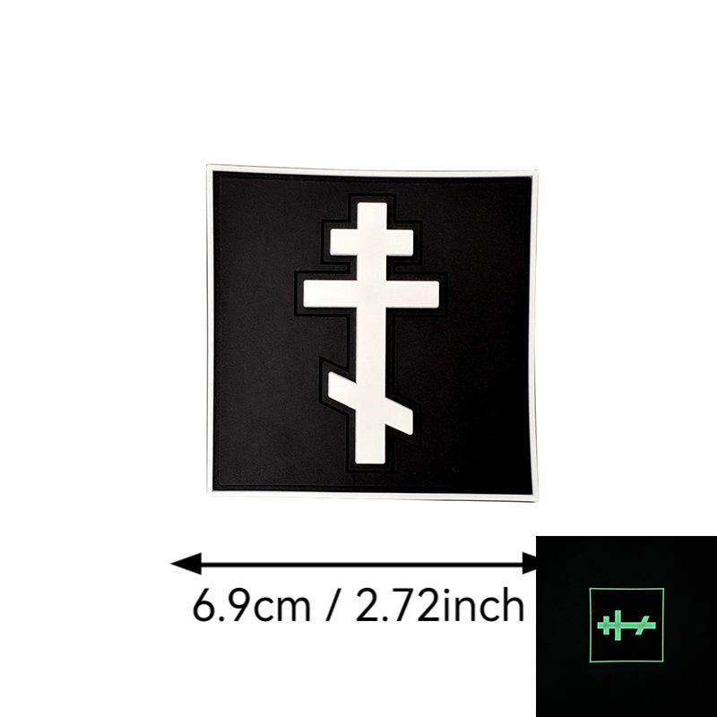 Croix (fond noir avec lueur blanche dans le noir)