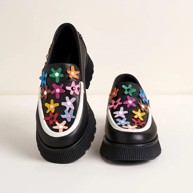 Zapatos planos bonitos personalizados, fabricante de zapatos informales a la moda para niñas, con decoración floral zapatos planos, mocasines personalizados para caminar al aire libre