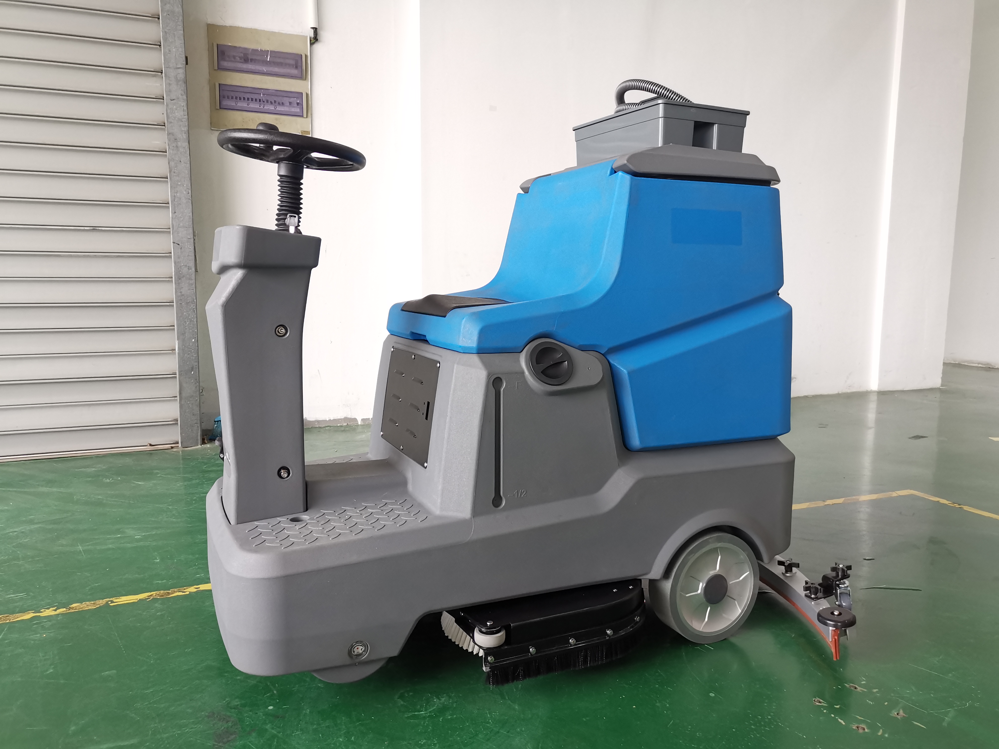 Top performance mini ride on floor scrubber for industrial use with different floor sweeper color