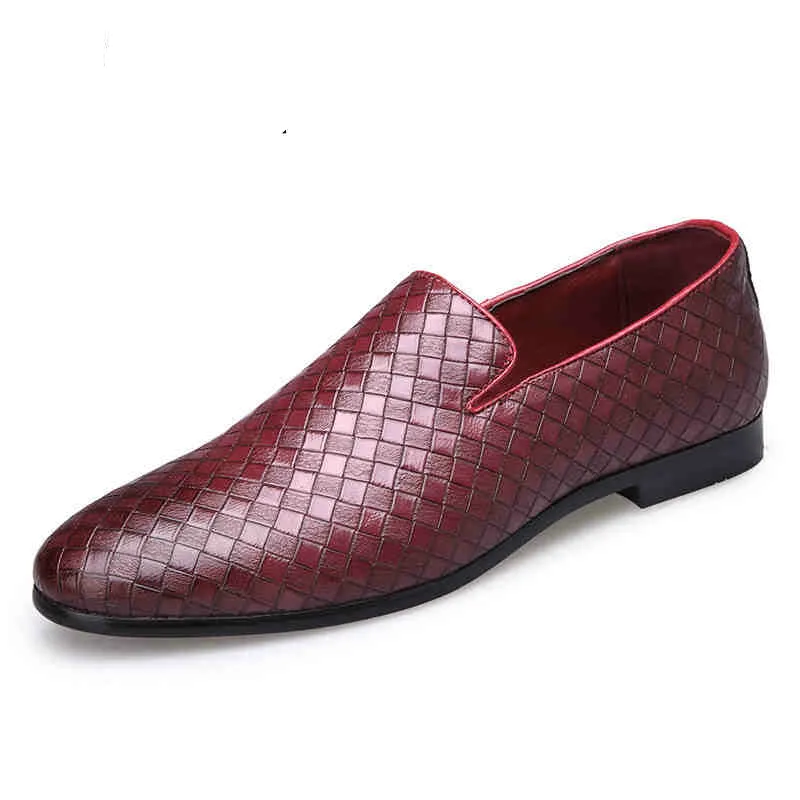Venta al por mayor de China comodidad moda puntiagudos zapatos de boda nueva tendencia tejido cuero mocasines zapatos para hombres