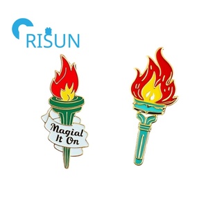 เข็มกลัดติดเสื้อรูปคบเพลิงเคลือบแบบนุ่มสั่งทำ - Product Image 2