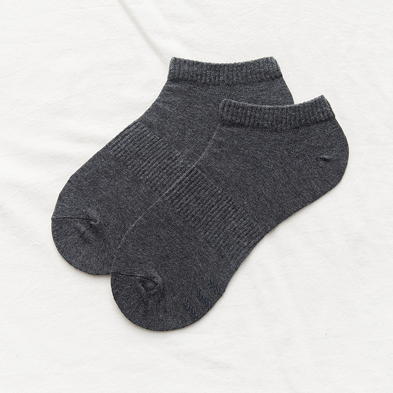 Gris oscuro