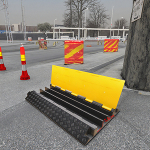 Dış yol 3 kanallı zemin köprü koruyucusu için PVC kapak kauçuk elektrik kablo koruyucu apronu ile güvenlik hız kamburu - Product Image 3